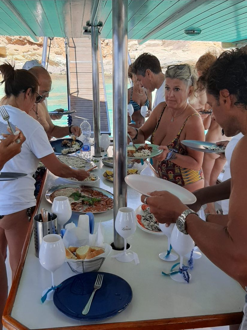 A bordo di Barca Sciaranda con il suo esperto capitano Davide — foto 5