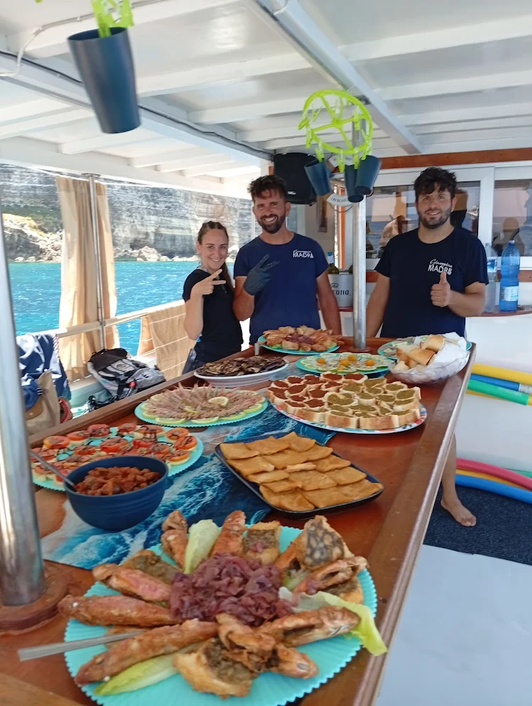 Giuseppina Madre: il mare di Lampedusa vissuto a bordo di un antico peschereccio — foto 13