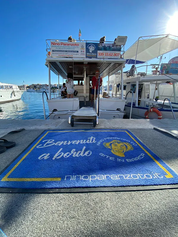Gita in barca con Nino Paranzoto: mare cristallino, pranzo a bordo e tanta simpatia — foto 17