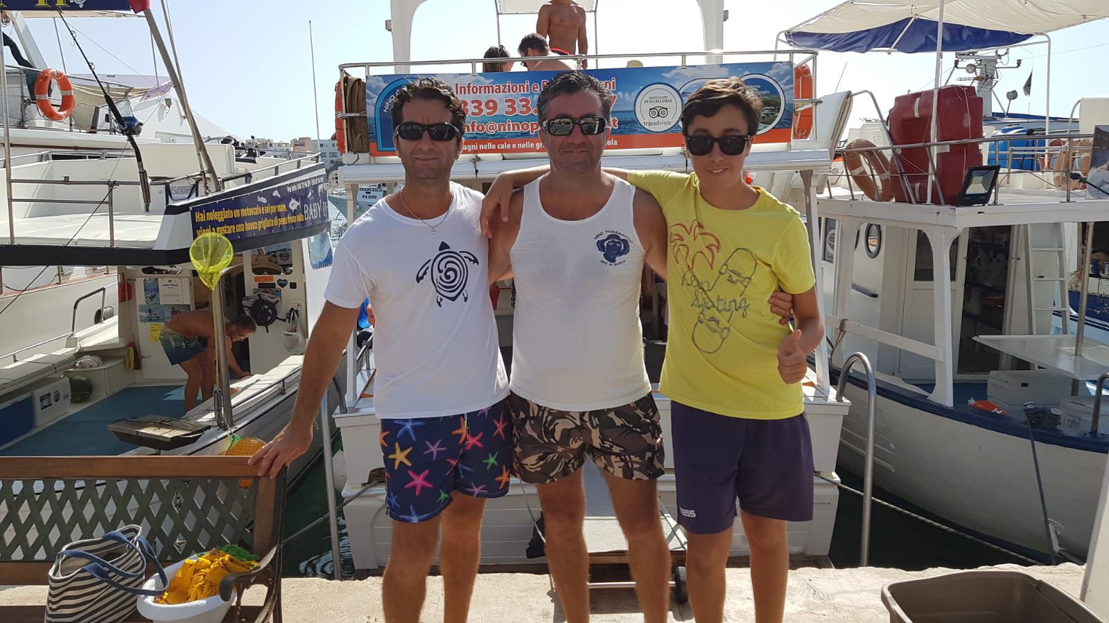 Gita in barca con Nino Paranzoto: mare cristallino, pranzo a bordo e tanta simpatia — foto 20