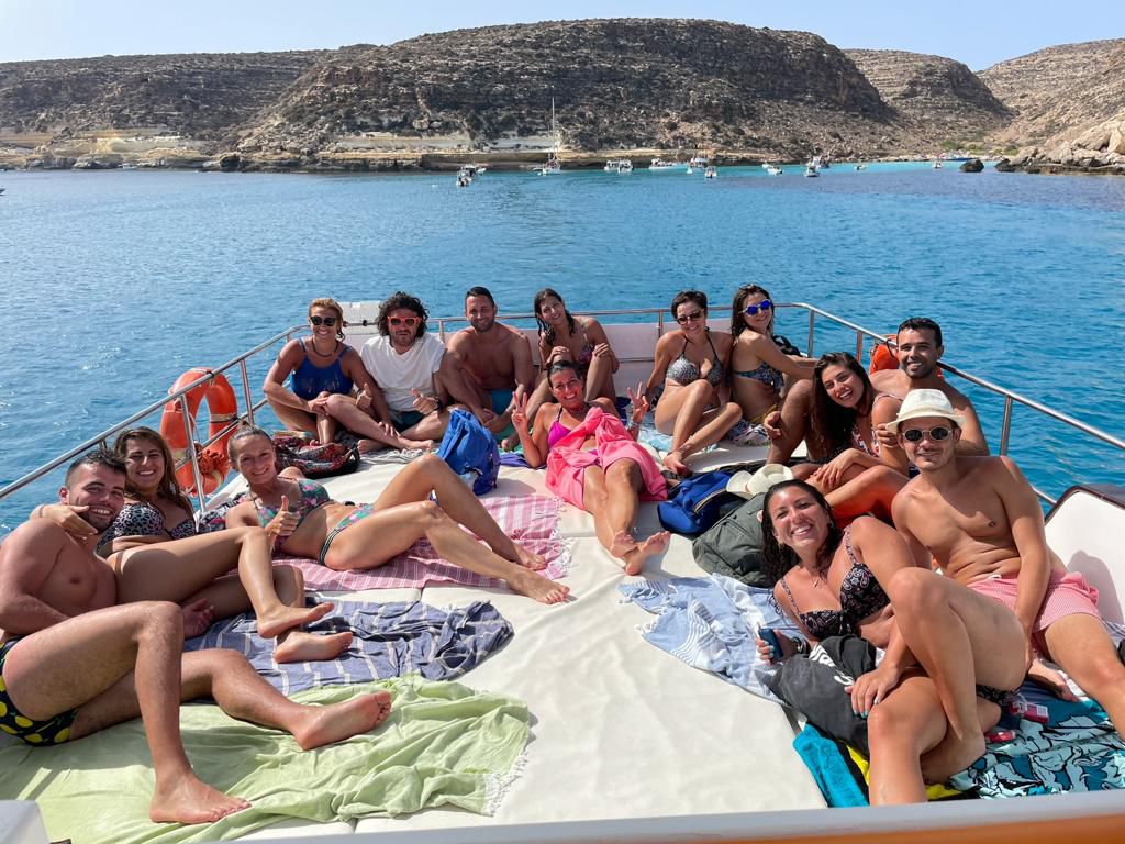 Gita in barca con Nino Paranzoto: mare cristallino, pranzo a bordo e tanta simpatia — foto 13