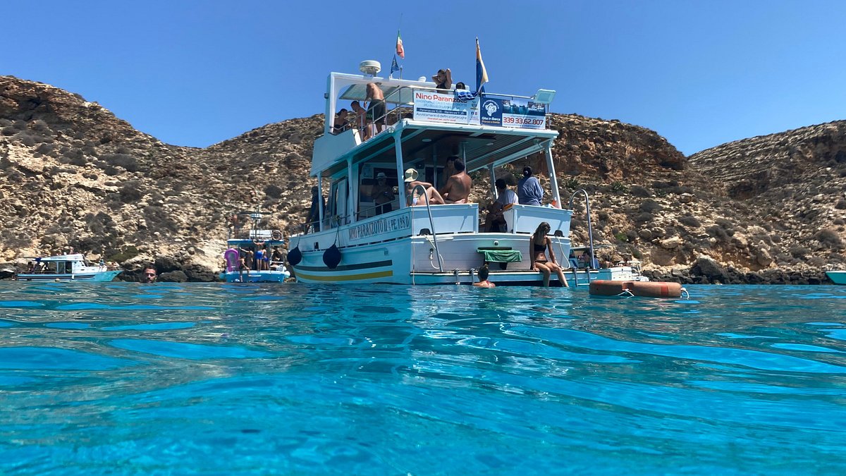Gita in barca con Nino Paranzoto: mare cristallino, pranzo a bordo e tanta simpatia — foto 18