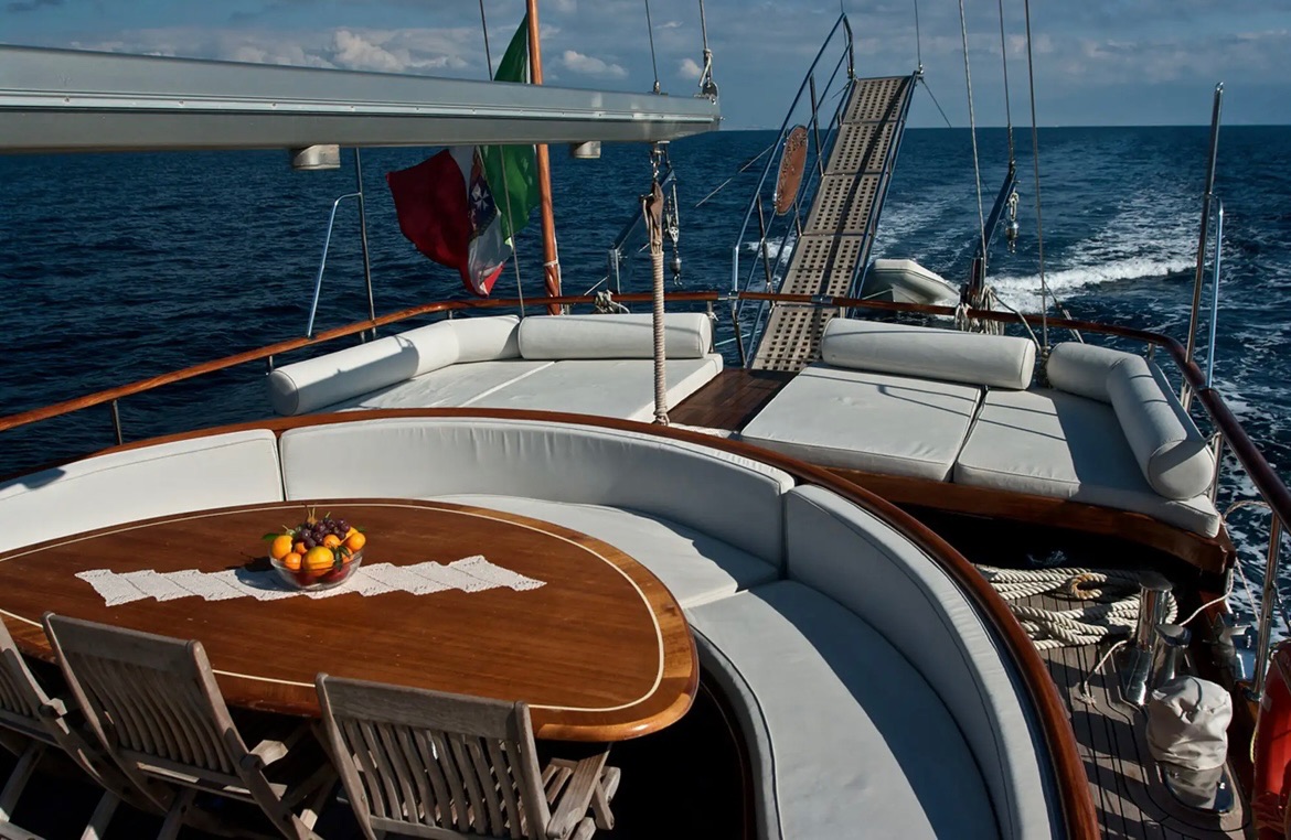 Caicco Silver Star 2: vivere Lampedusa dal mare tra comfort, eleganza e sapori autentici — foto 5