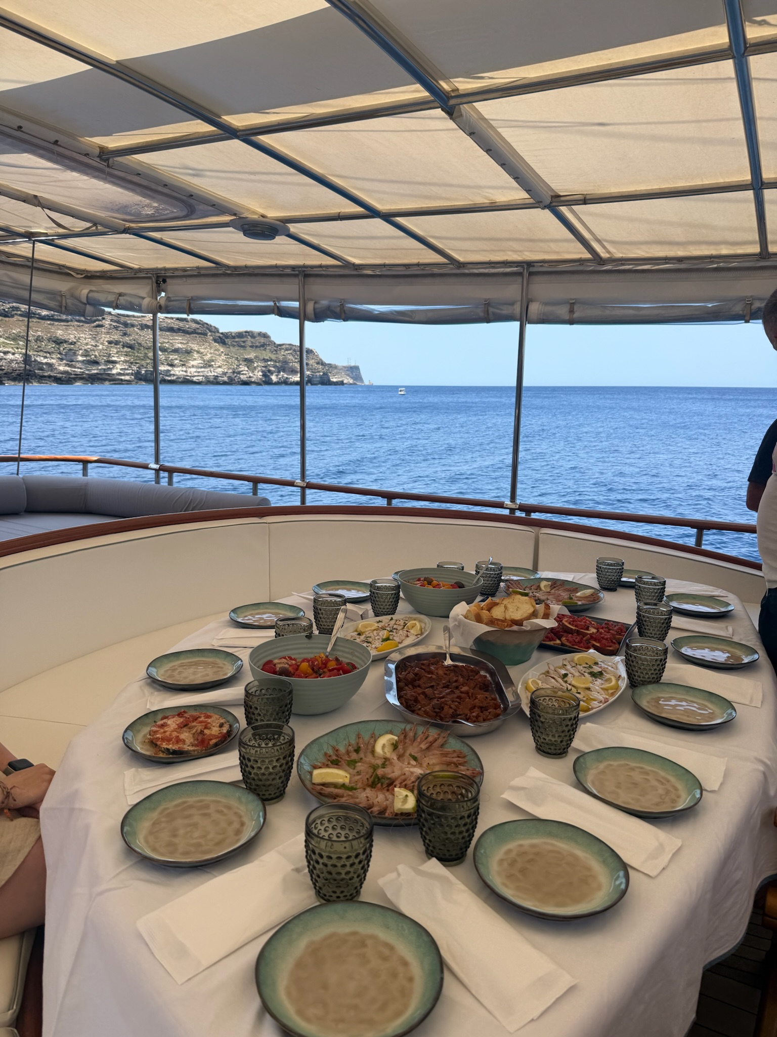 Caicco Silver Star 2: vivere Lampedusa dal mare tra comfort, eleganza e sapori autentici — foto 14