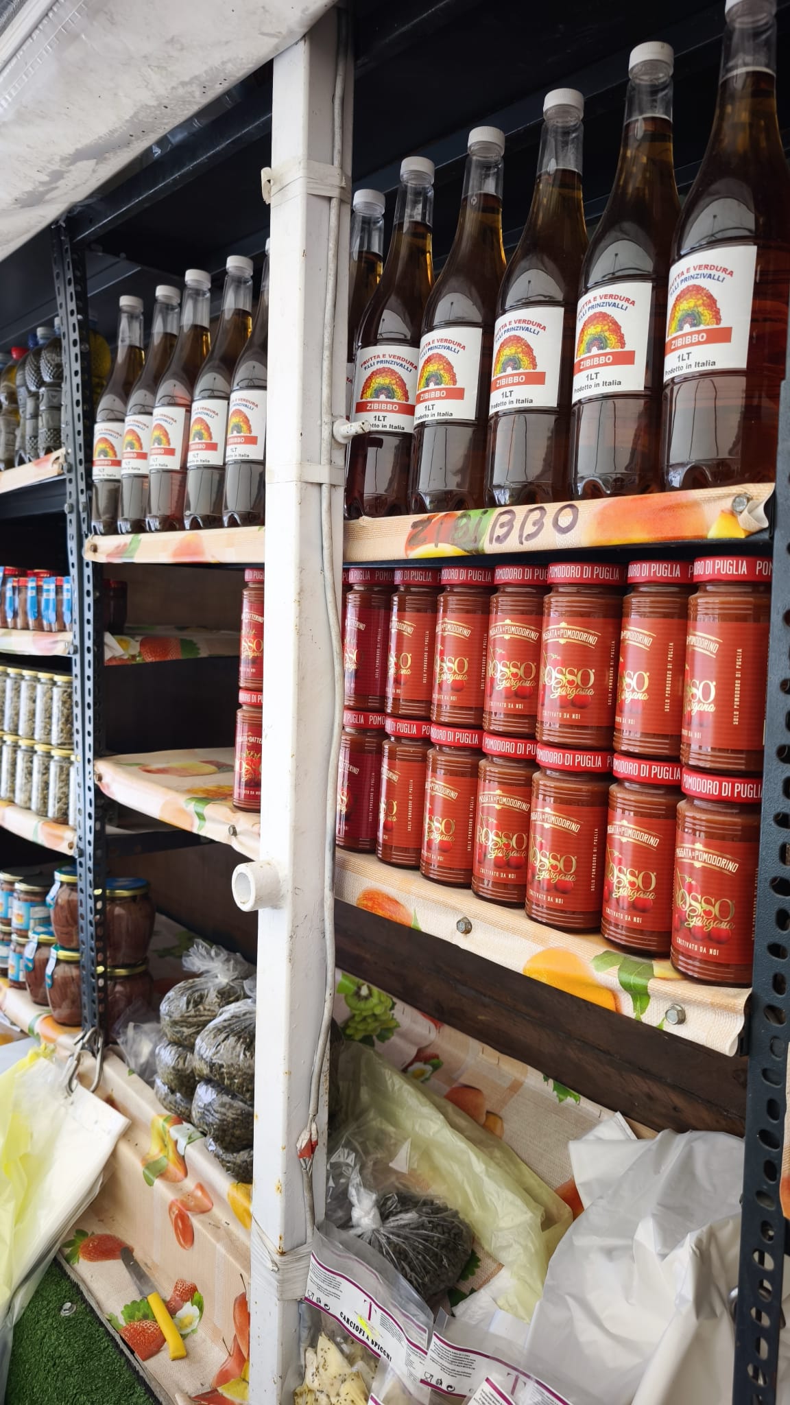 Fruttivendolo da Gino: sapori e colori autentici al Porto Nuovo di Lampedusa — foto 12