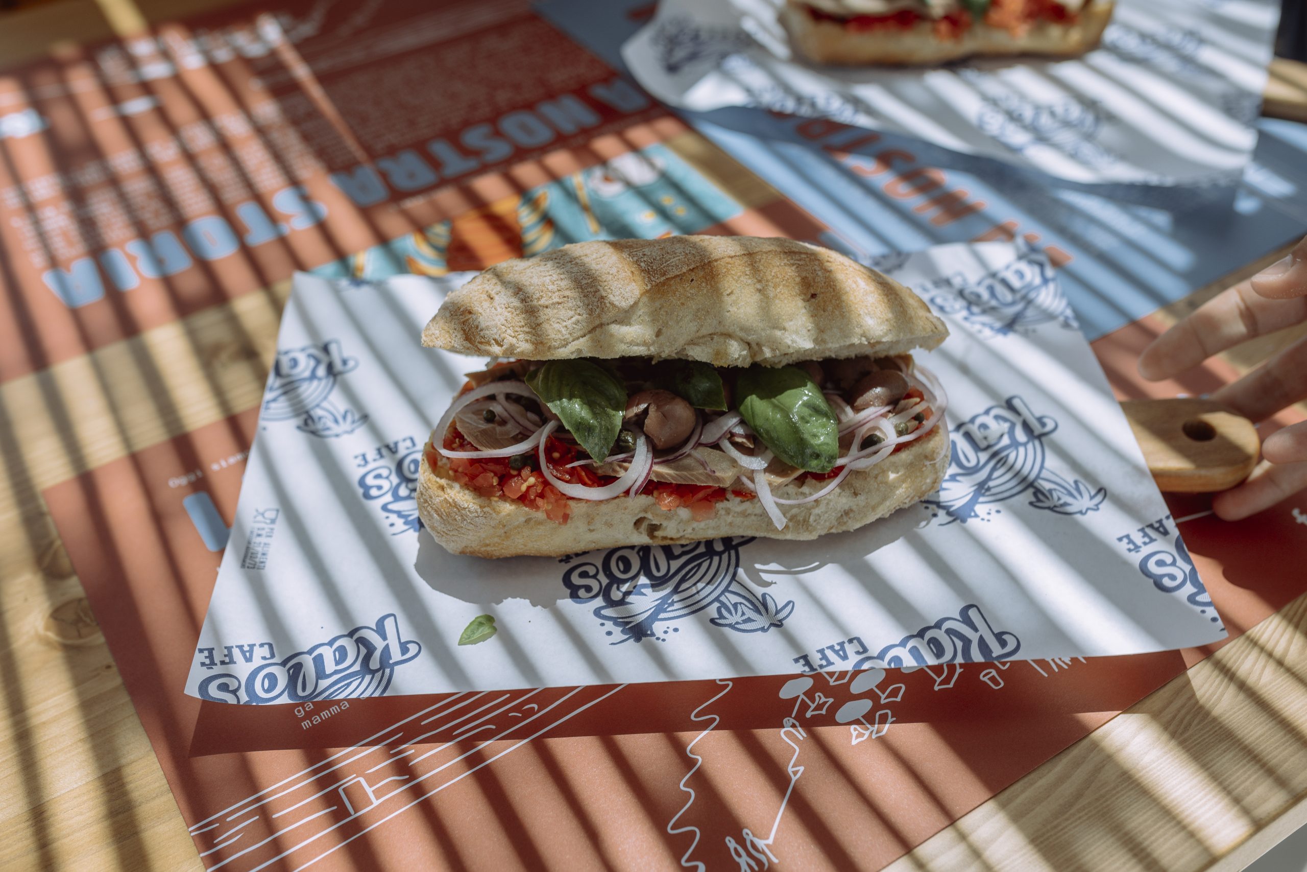 Kalos Cafè Lampedusa: sapori autentici sul molo di Cala Pisana — foto 6