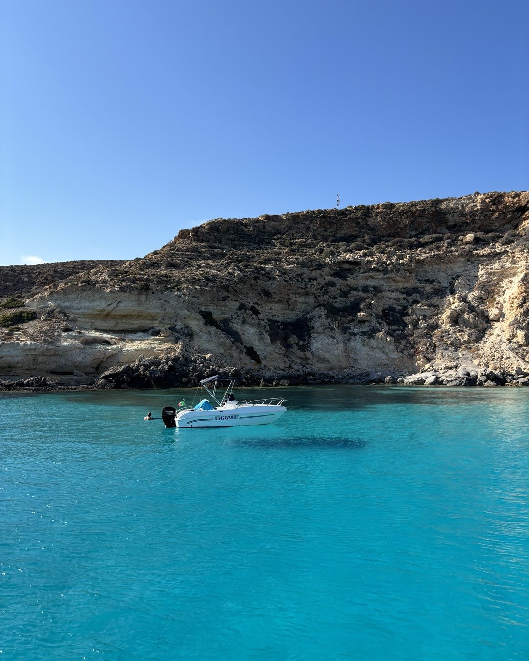 Scoprire Lampedusa dal mare con il Noleggio Barche Pino Maggiore — foto 5