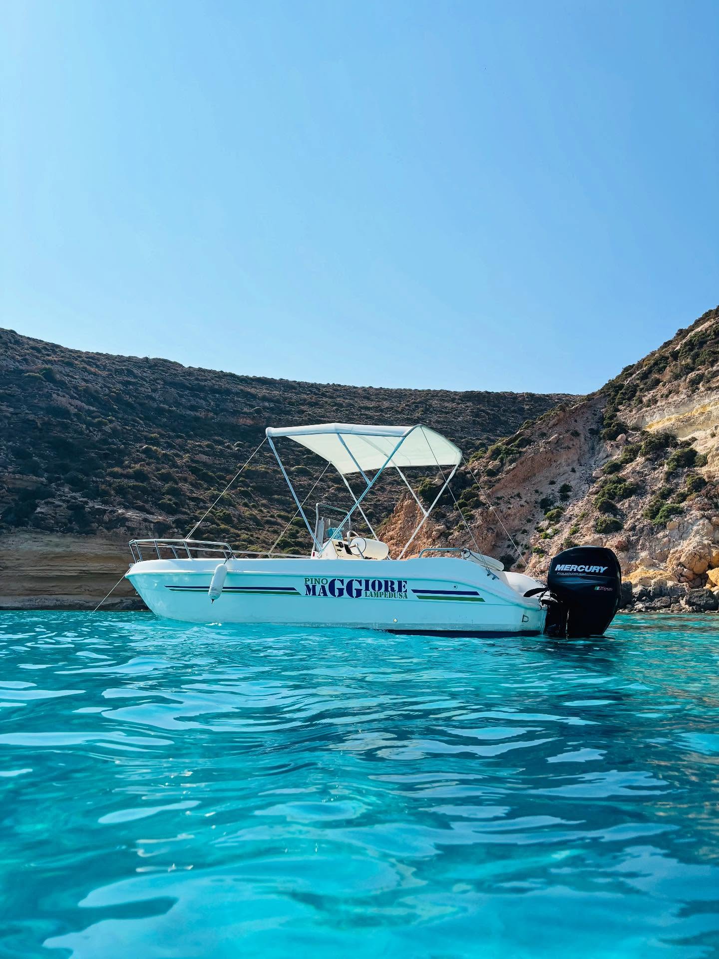 Scoprire Lampedusa dal mare con il Noleggio Barche Pino Maggiore — foto 7