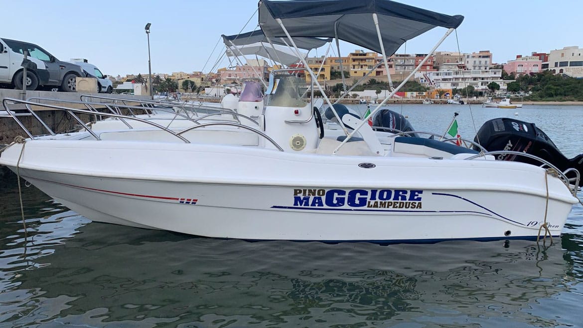 Scoprire Lampedusa dal mare con il Noleggio Barche Pino Maggiore — foto 11