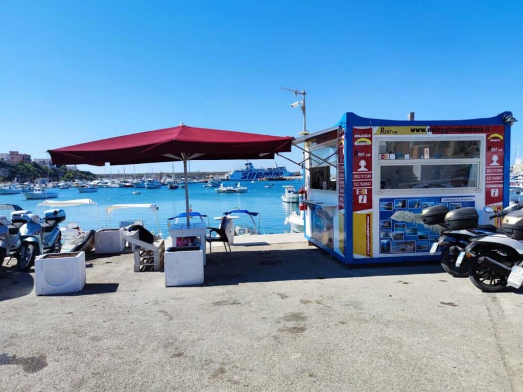 Scoprire Lampedusa dal mare con il Noleggio Barche Pino Maggiore — foto 2