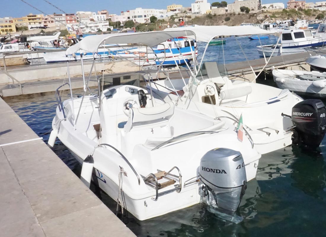 Noleggio motoscafi e gommoni da Rent Motor Boats — foto 4