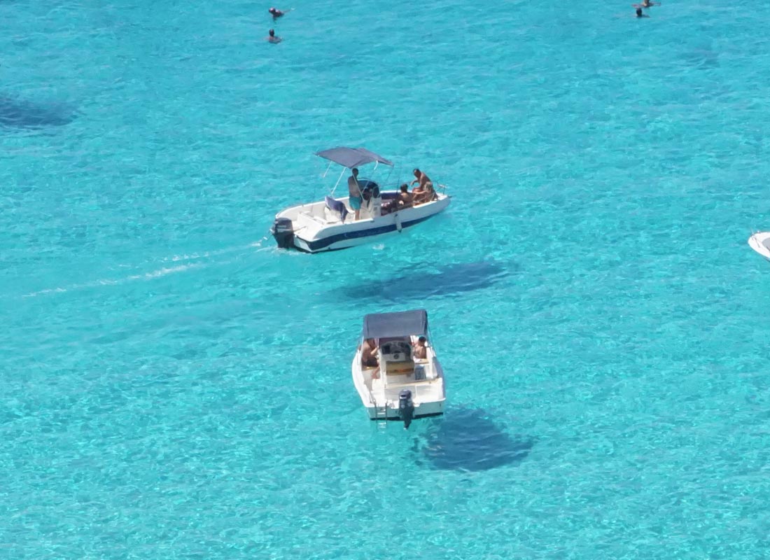 Noleggio motoscafi e gommoni da Rent Motor Boats — foto 5