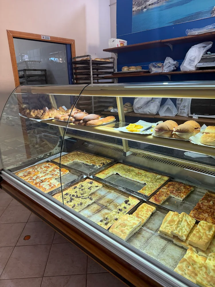 Panificio Maggiore: il profumo autentico di Lampedusa appena sfornato — foto 4