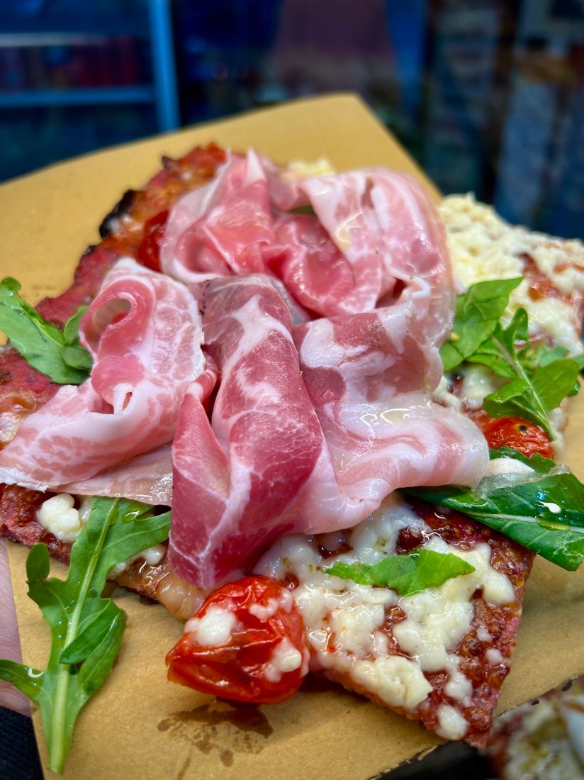 Papadoc – la Pizzeria a Taglio Romana più a Sud d’Europa — foto 3