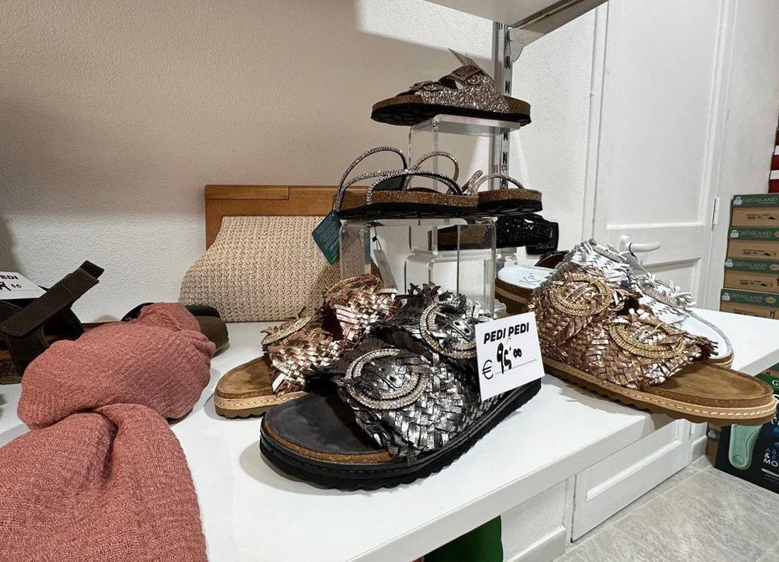 Pedi Pedi Calzature e Abiti – Dove la Moda Incontra il Sole — foto 12