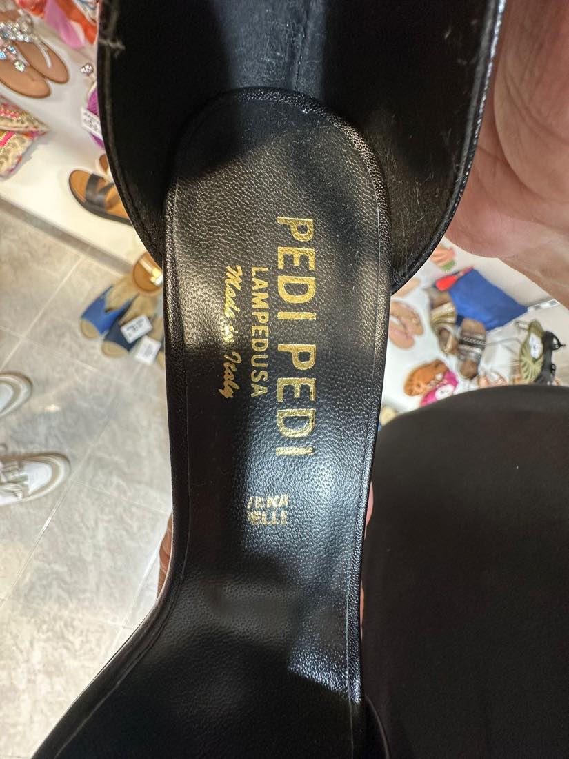 Pedi Pedi Calzature e Abiti – Dove la Moda Incontra il Sole — foto 4