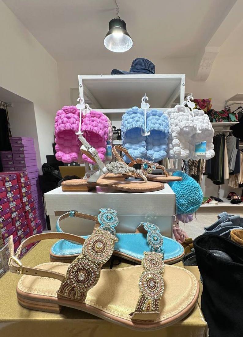 Pedi Pedi Calzature e Abiti – Dove la Moda Incontra il Sole — foto 6