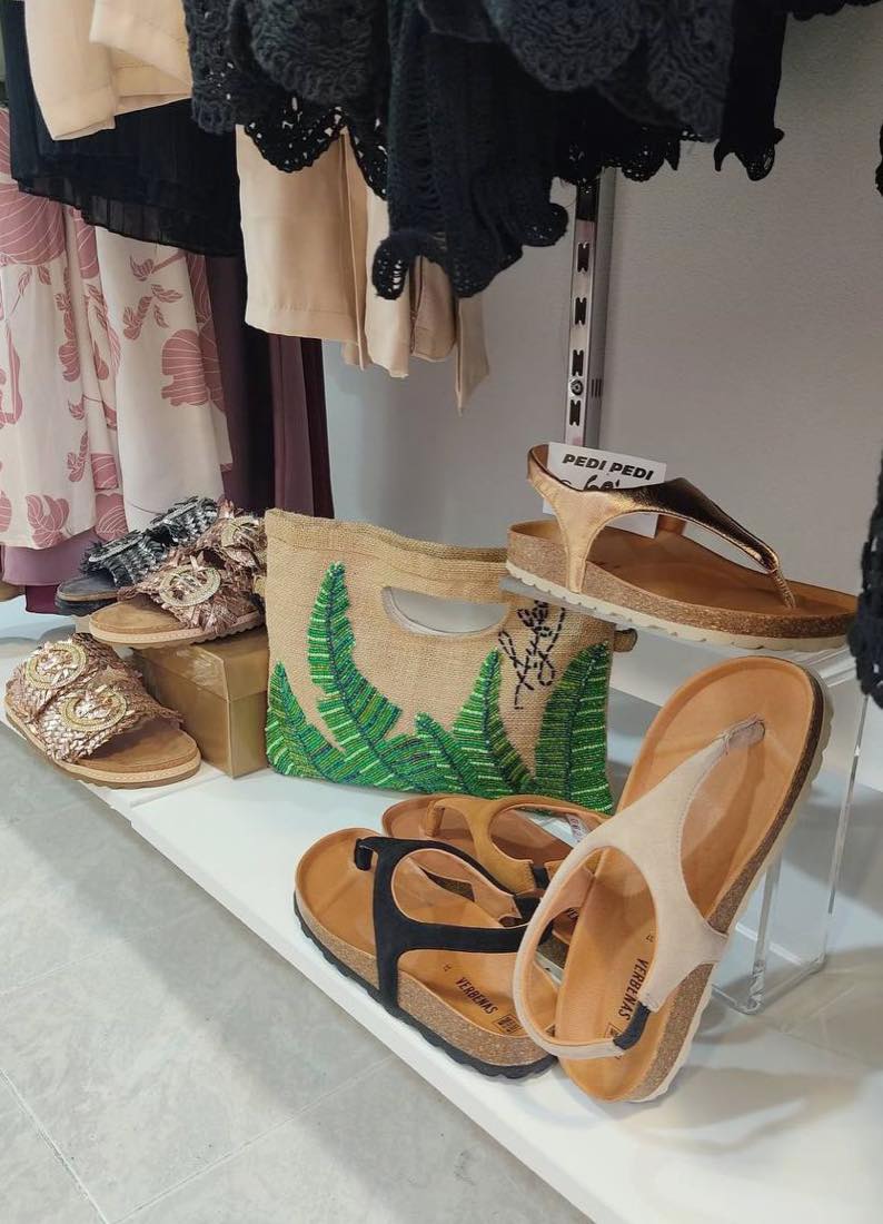Pedi Pedi Calzature e Abiti – Dove la Moda Incontra il Sole — foto 9
