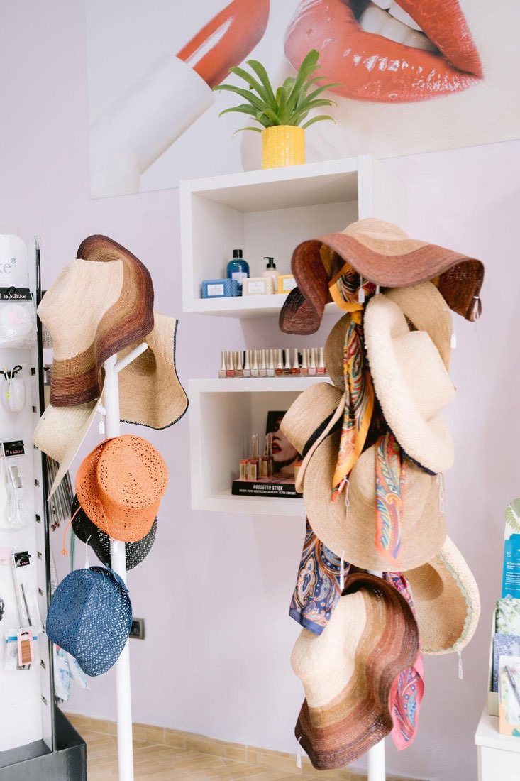 La Trousse: il Lusso della Fragranza, la Cura della Pelle, il Fascino di un’Isola. — foto 5