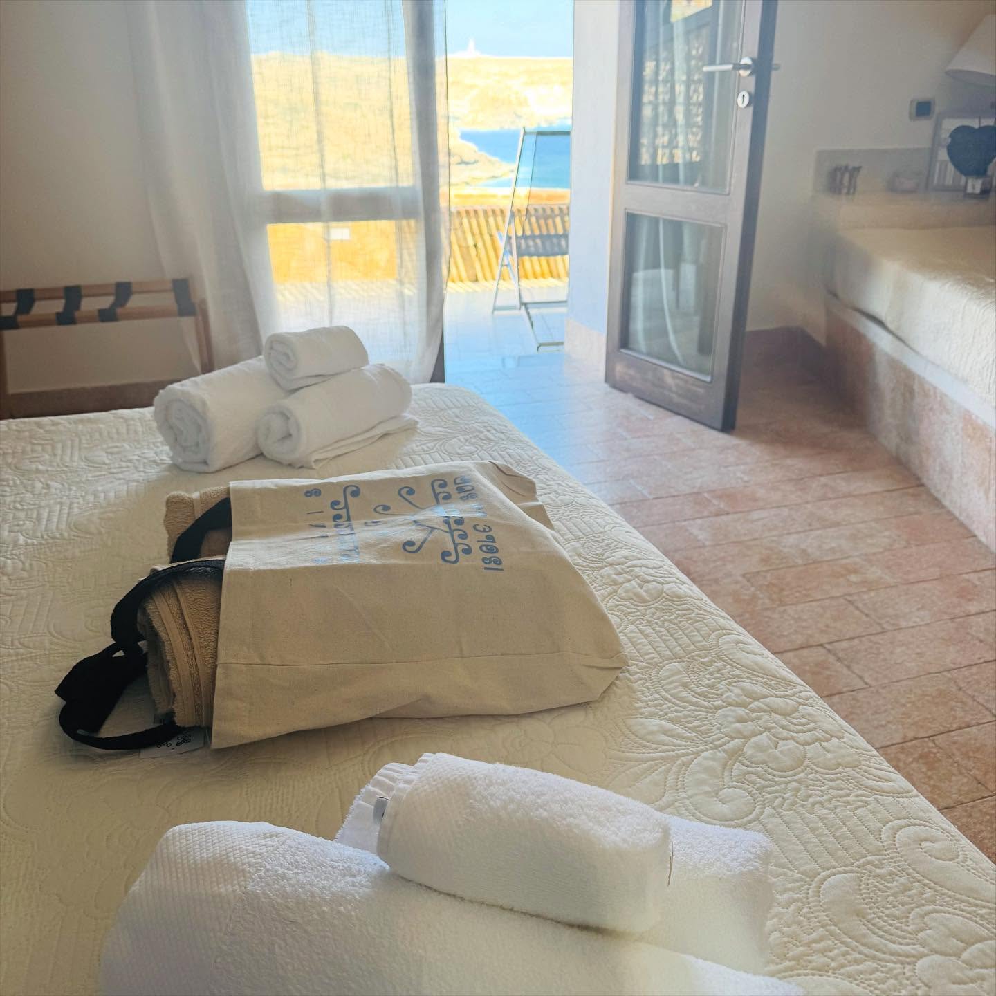 Relais Isole del Sud: eleganza e mare a picco su Cala Creta — foto 11