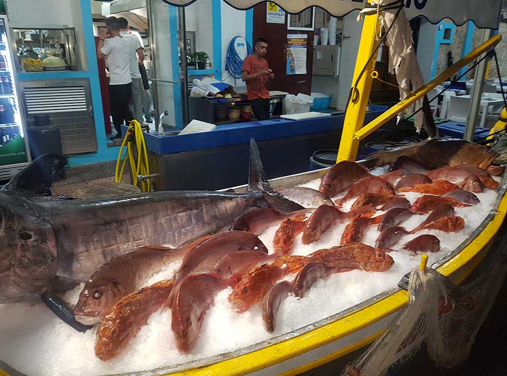 Mercatino del Pesce di Lampedusa: tra pescheria, ristorante e tradizione locale — foto 8