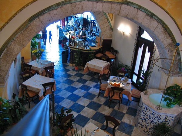 Mille e una Notte a Lampedusa: gusto, eleganza e la magia della Grotta di Alibabà — foto 4