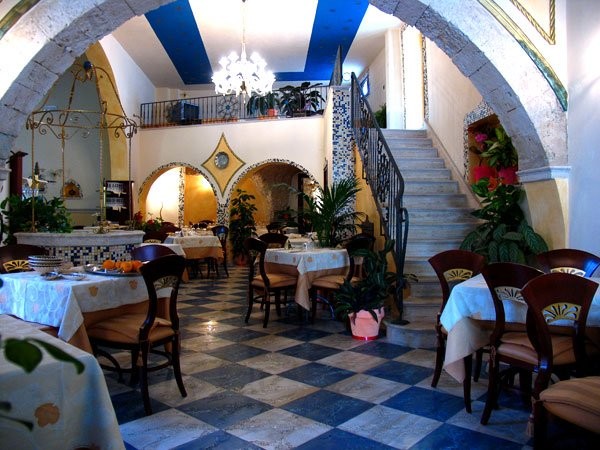Mille e una Notte a Lampedusa: gusto, eleganza e la magia della Grotta di Alibabà — foto 5