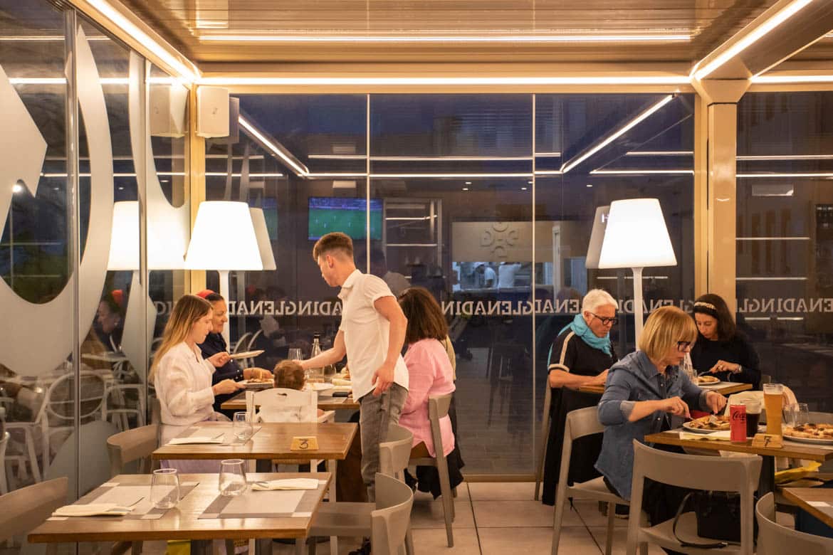 Glenadin: ristorante, pizzeria e pub che anima le notti di Lampedusa — foto 3