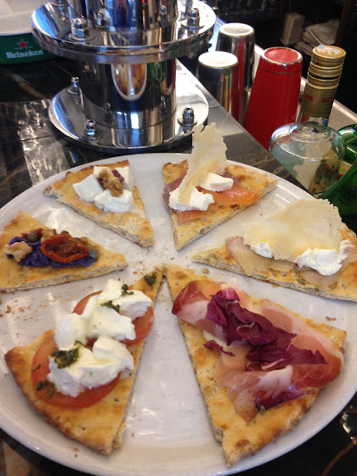 Glenadin: ristorante, pizzeria e pub che anima le notti di Lampedusa — foto 11