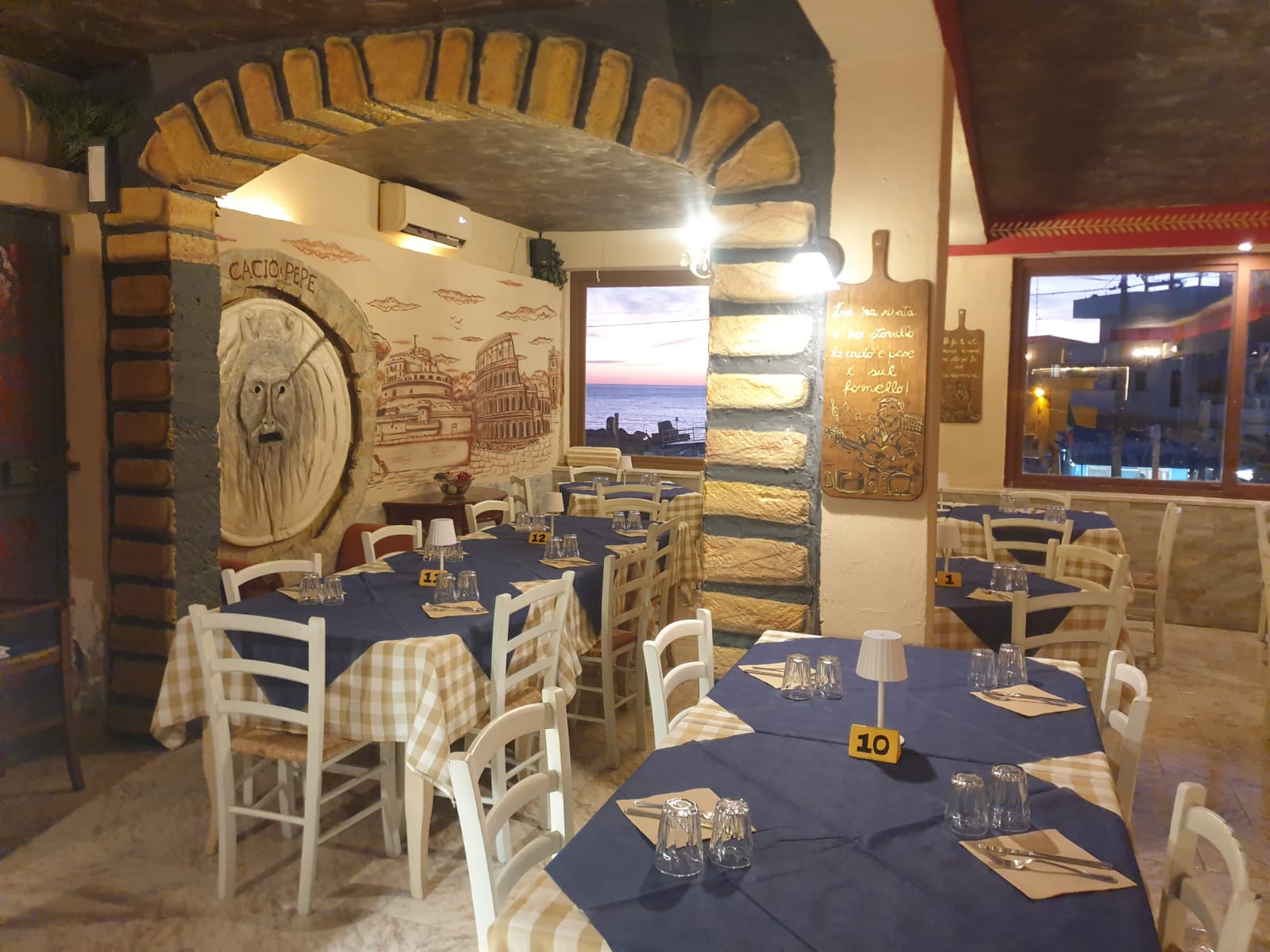 Roma incontra il mare: la Trattoria Cacio & Pepe a Lampedusa — foto 11