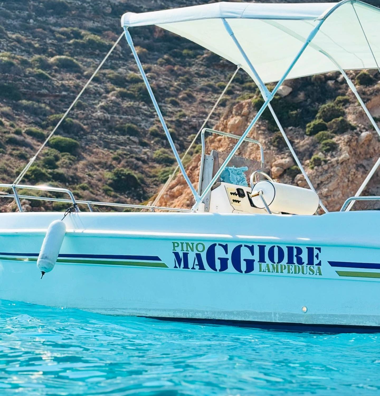 Scoprire Lampedusa dal mare con il Noleggio Barche Pino Maggiore