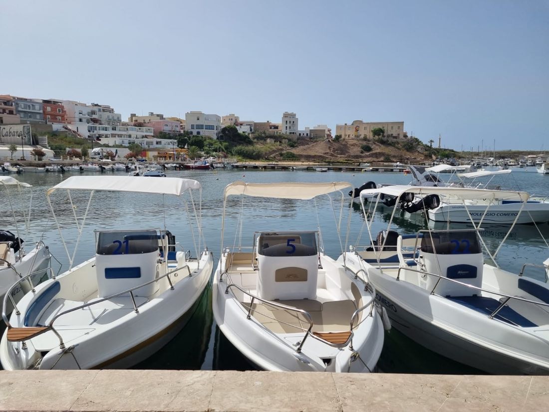 Noleggio Motoscafi Comero vi Aspetta al Porto Nuovo